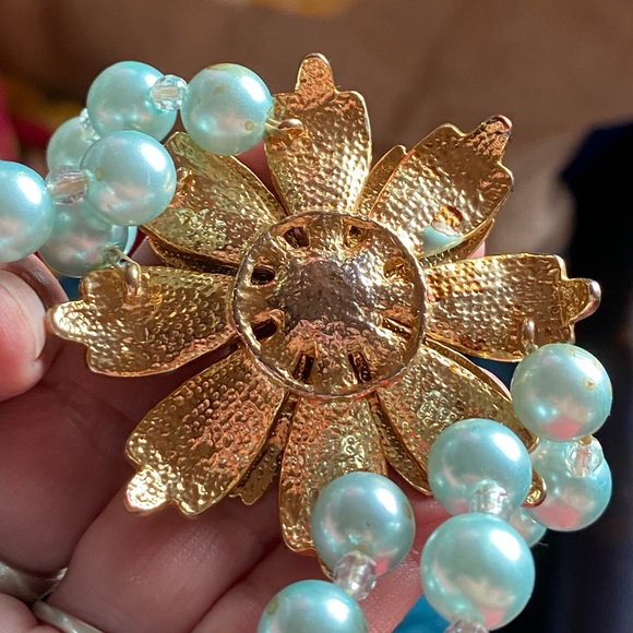 JEWELRY SALE!VTG beaded stretch bracelet,aqua pearls,3-D gold/aqua enamel flower - Picture 7 of 7